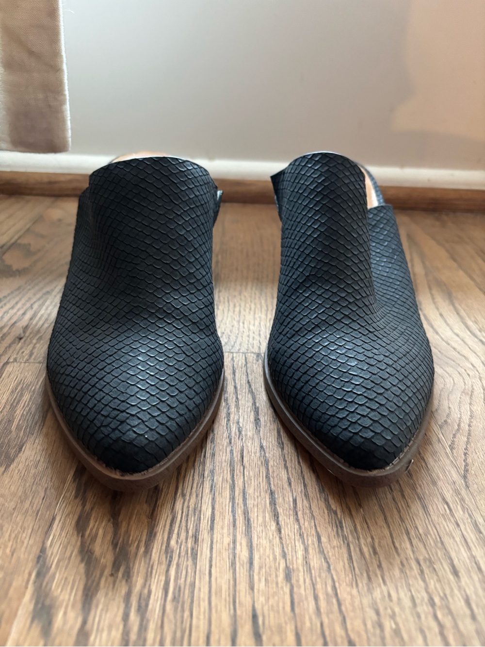 Dolce Vita NWT Black Snakeskin Textured Pointed Slip-On Mules